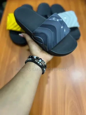 Modern Wave-Design Casual Slides