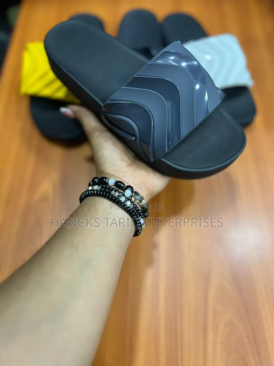 Modern Wave-Design Casual Slides