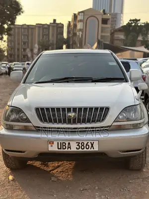 Toyota Harrier 2000 White