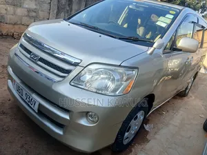 Toyota Noah 2004 Silver