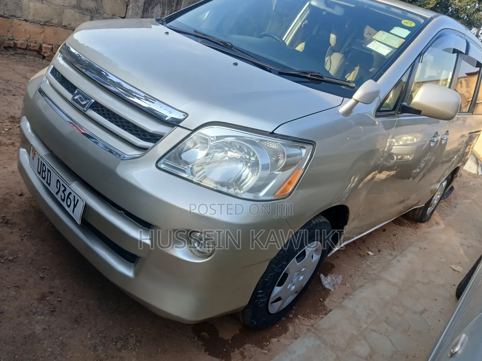 Toyota Noah 2004 Silver