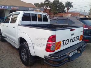 Toyota Hilux 2009 White
