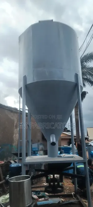 4-Tonne Multi-Purpose Vertical Industrial Mixer. Adhesive Feeds.
