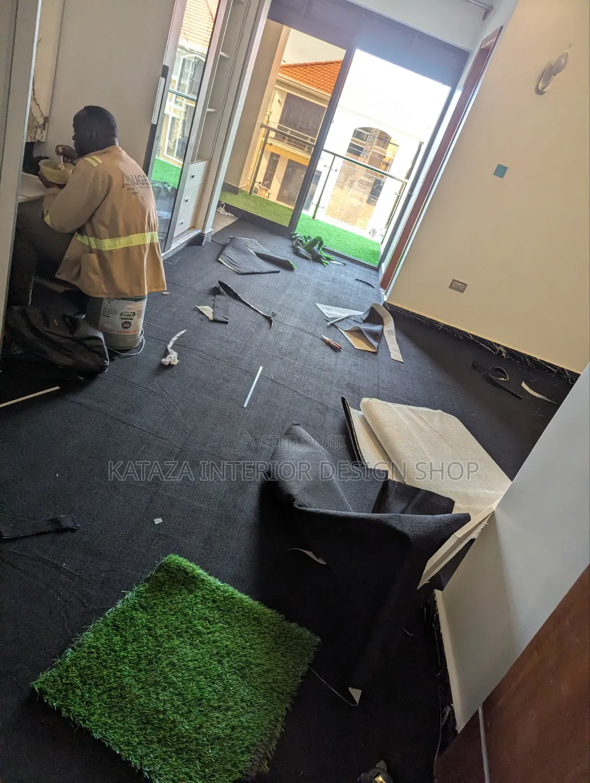 Unique Blacked Woolen Carpet