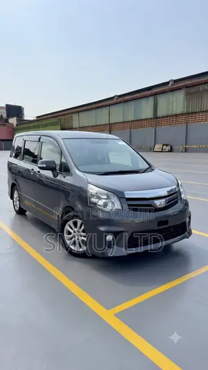 Toyota Noah 2013 Gray