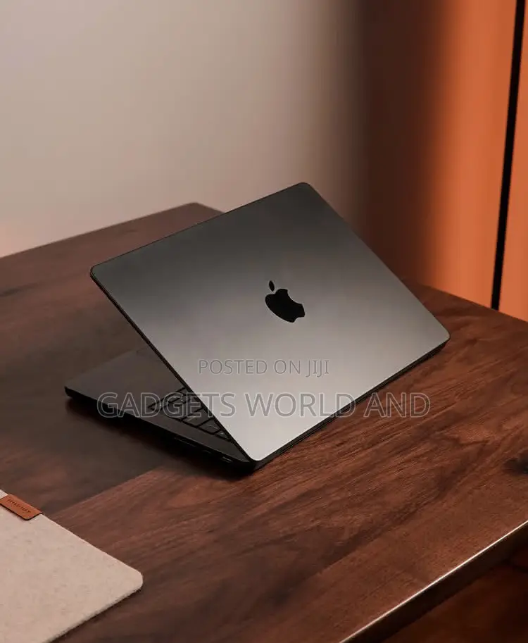 Laptop Apple MacBook Pro 32GB Apple M3 Pro SSD 1T