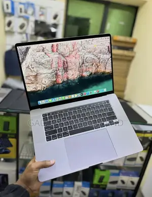 Laptop Apple MacBook Pro 32GB Intel Core i9 SSD 1T