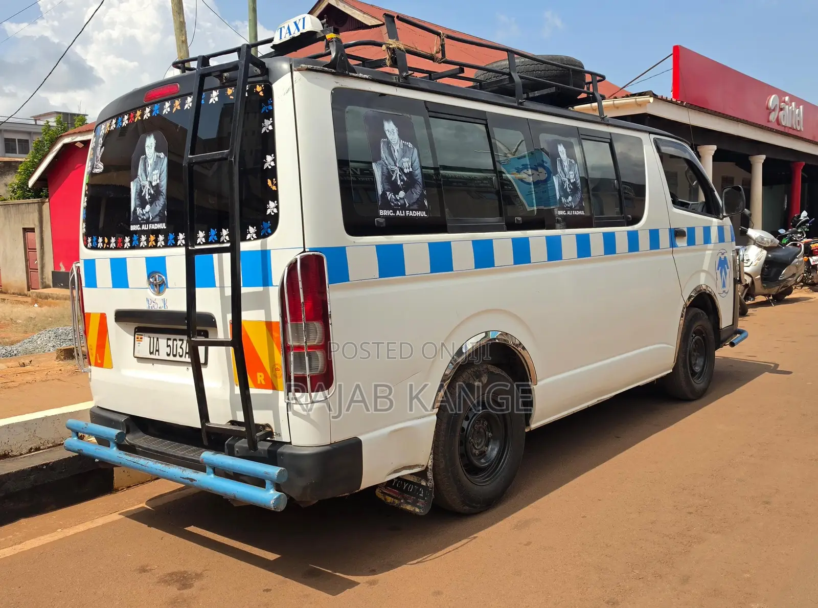 Toyota HiAce 2011 Silver