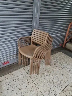 Aura Plastic Chairs Plastic Chairs for Unique Restaurants