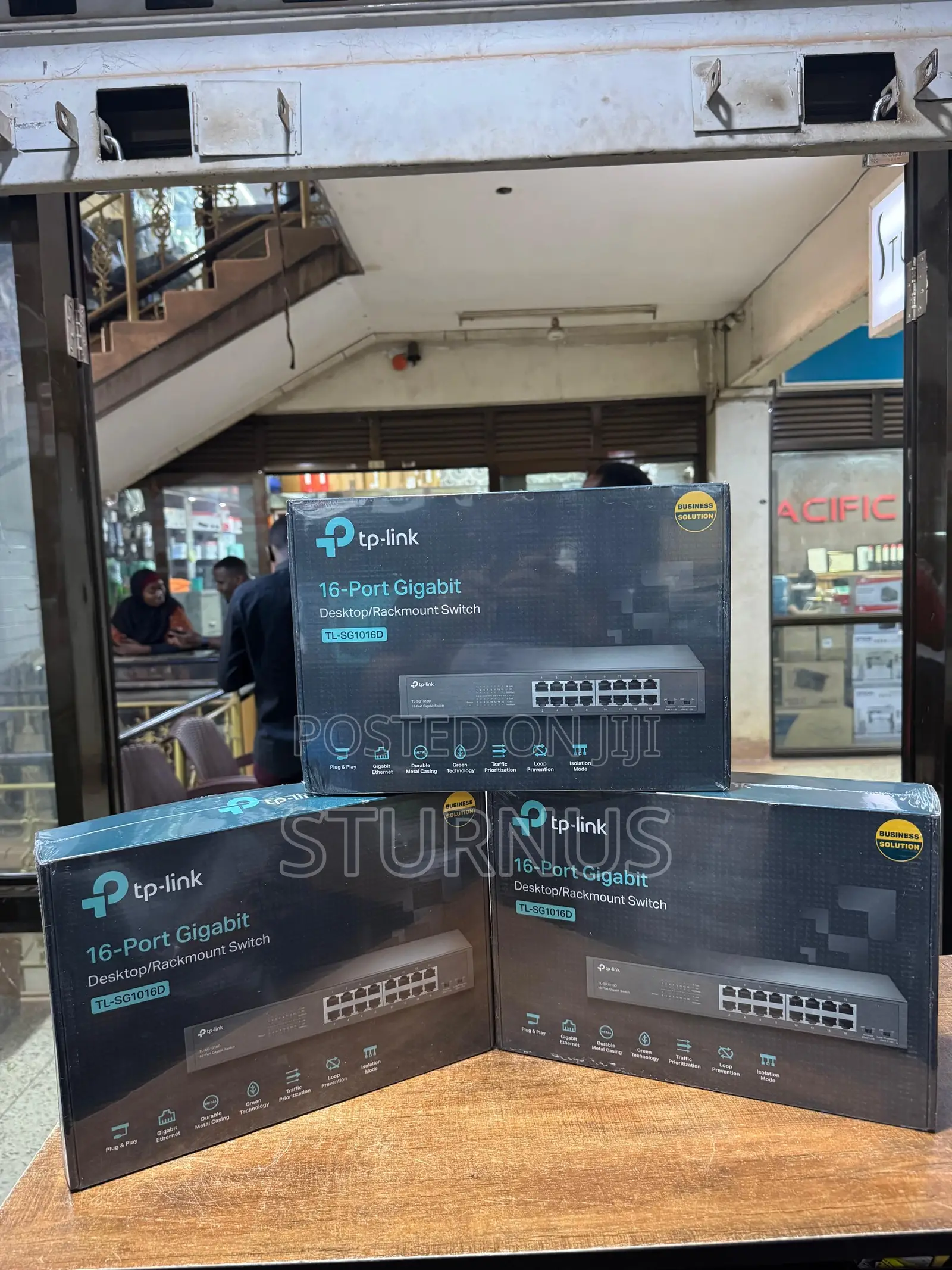 16-Port Gigabit Desktop/Rackmount Switch