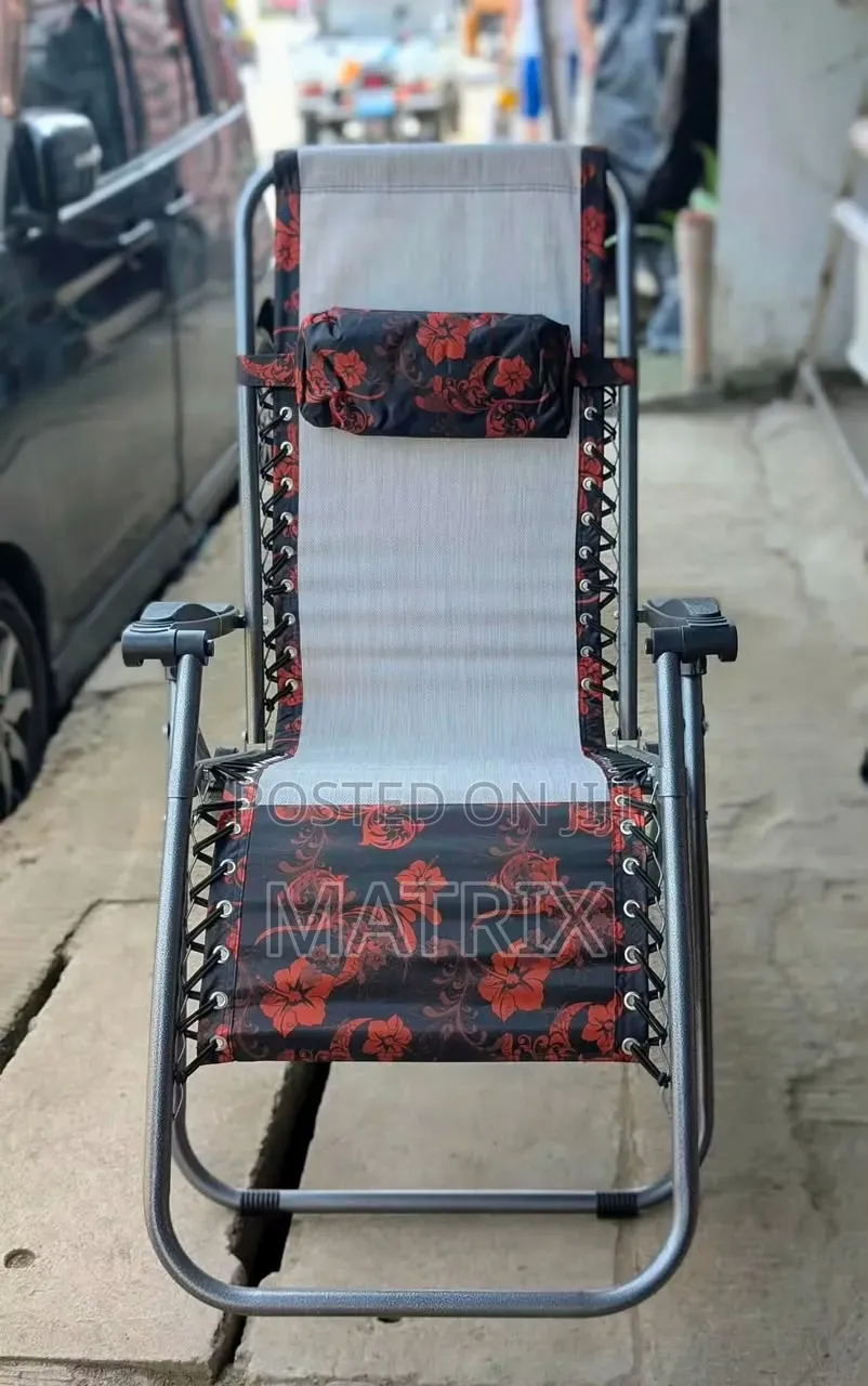Reclining Folding Chair With Zero Gravity