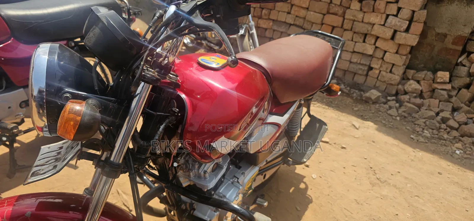 TVS HLX 125 2025 Red