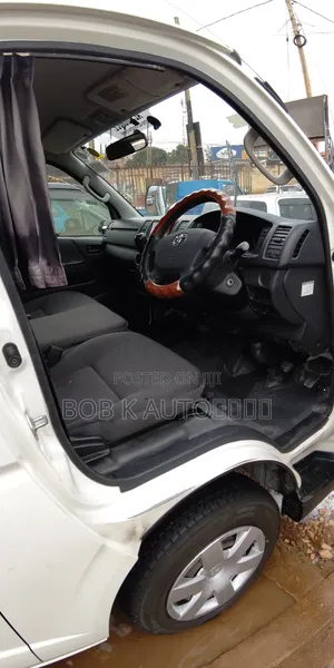 Toyota HiAce 2012 White