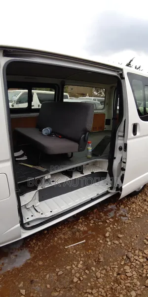 Toyota HiAce 2012 White