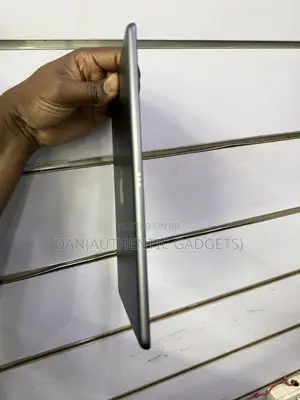 Apple iPad 10.2 (2021) 32 GB Gray