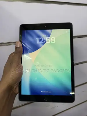 Apple iPad 10.2 (2021) 32 GB Gray