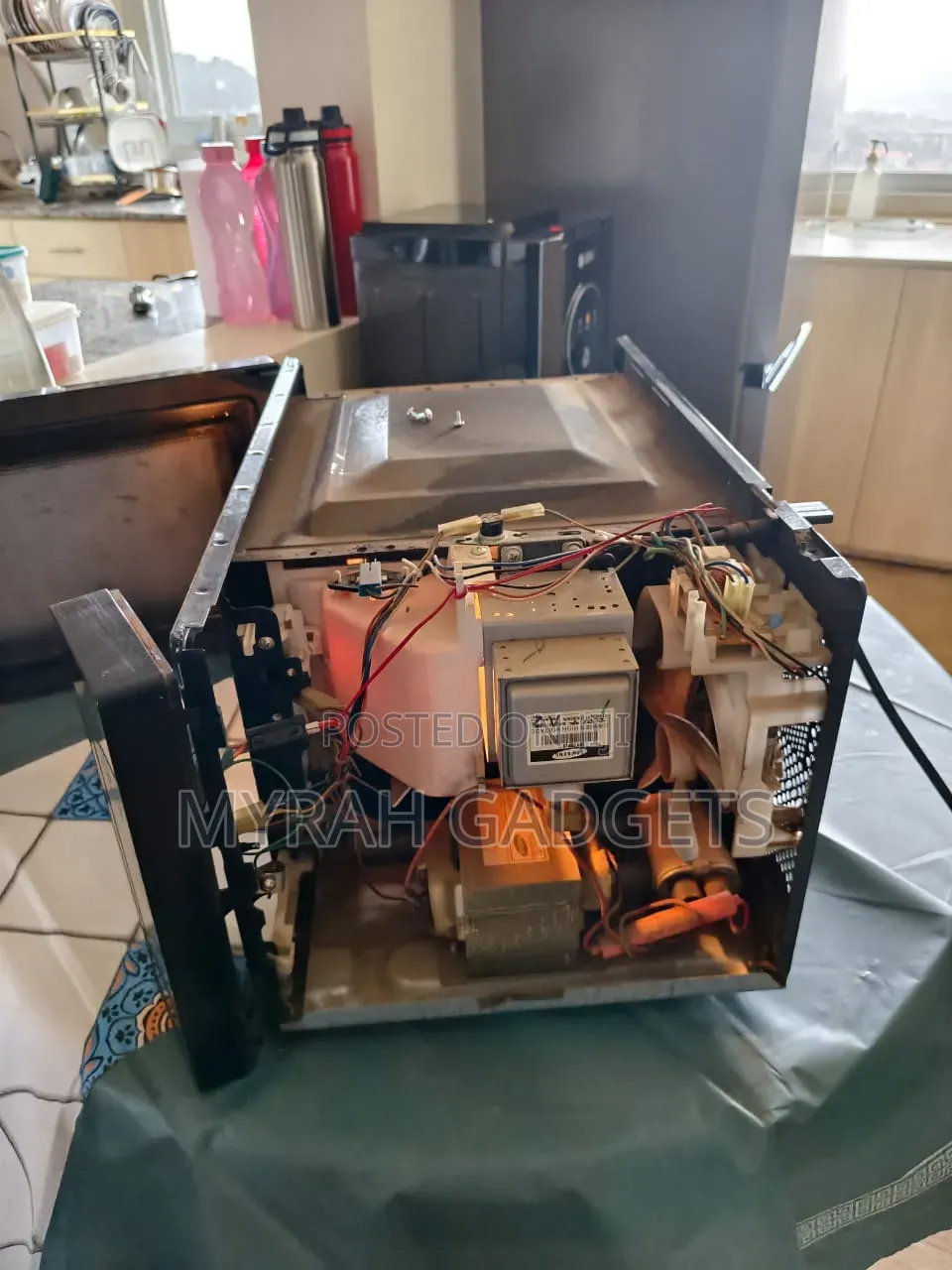 Repair of a Hisense Microwave Black