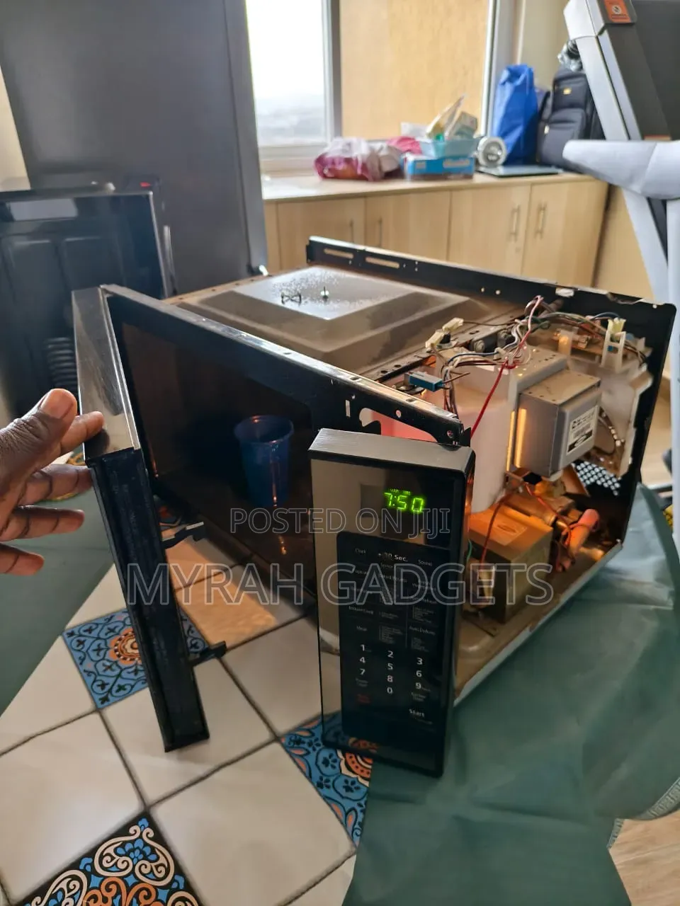 Repair of a Hisense Microwave Black
