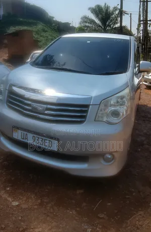 Toyota Noah 2012 Silver