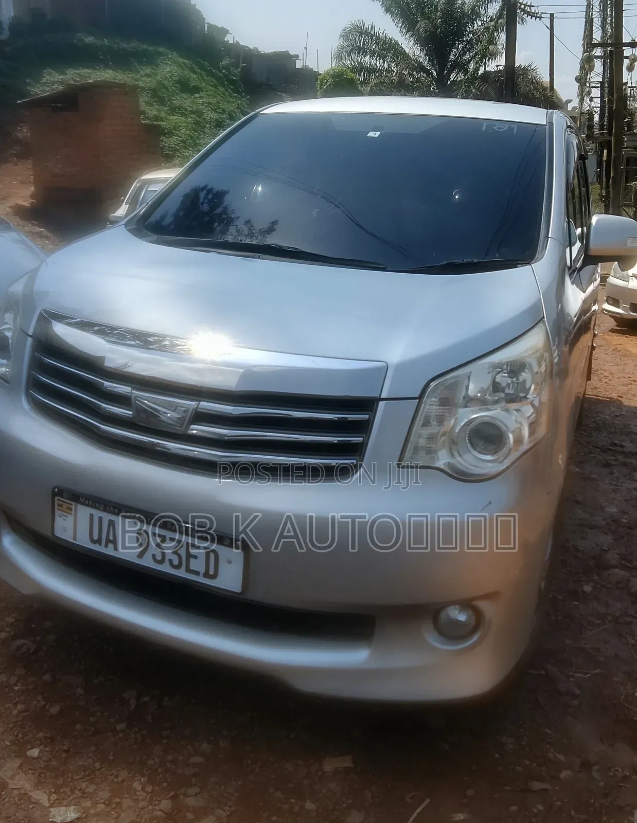 Toyota Noah 2012 Silver