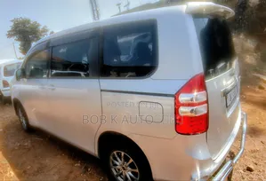 Toyota Noah 2012 Silver