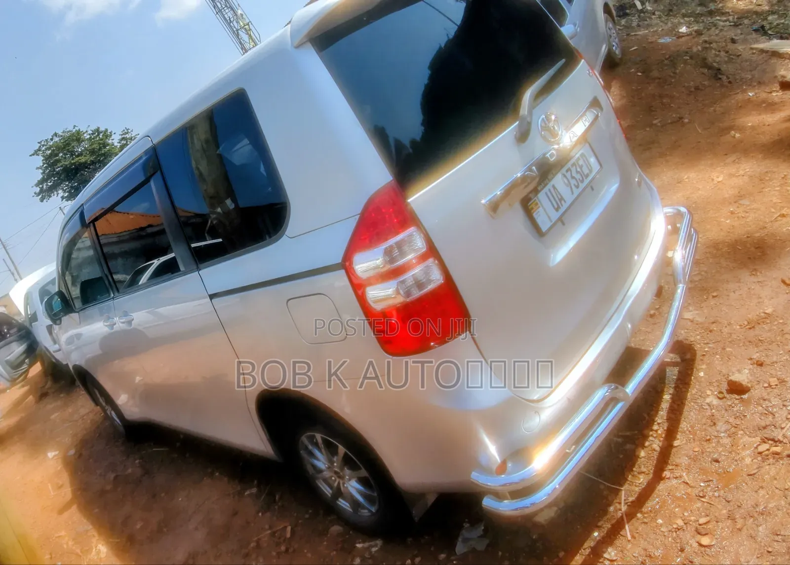 Toyota Noah 2012 Silver
