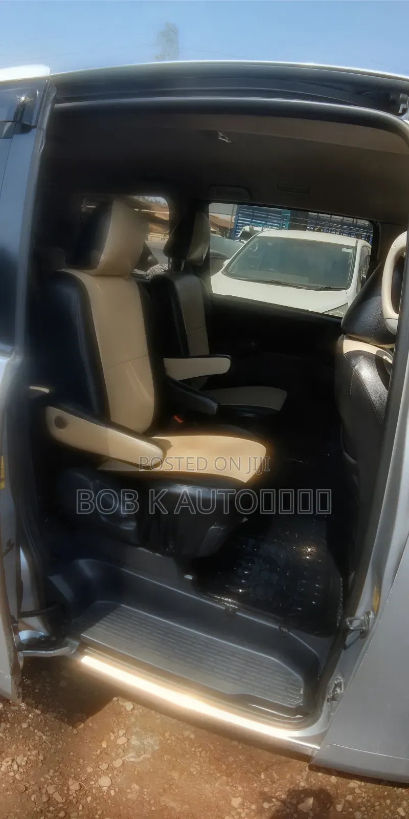Toyota Noah 2012 Silver