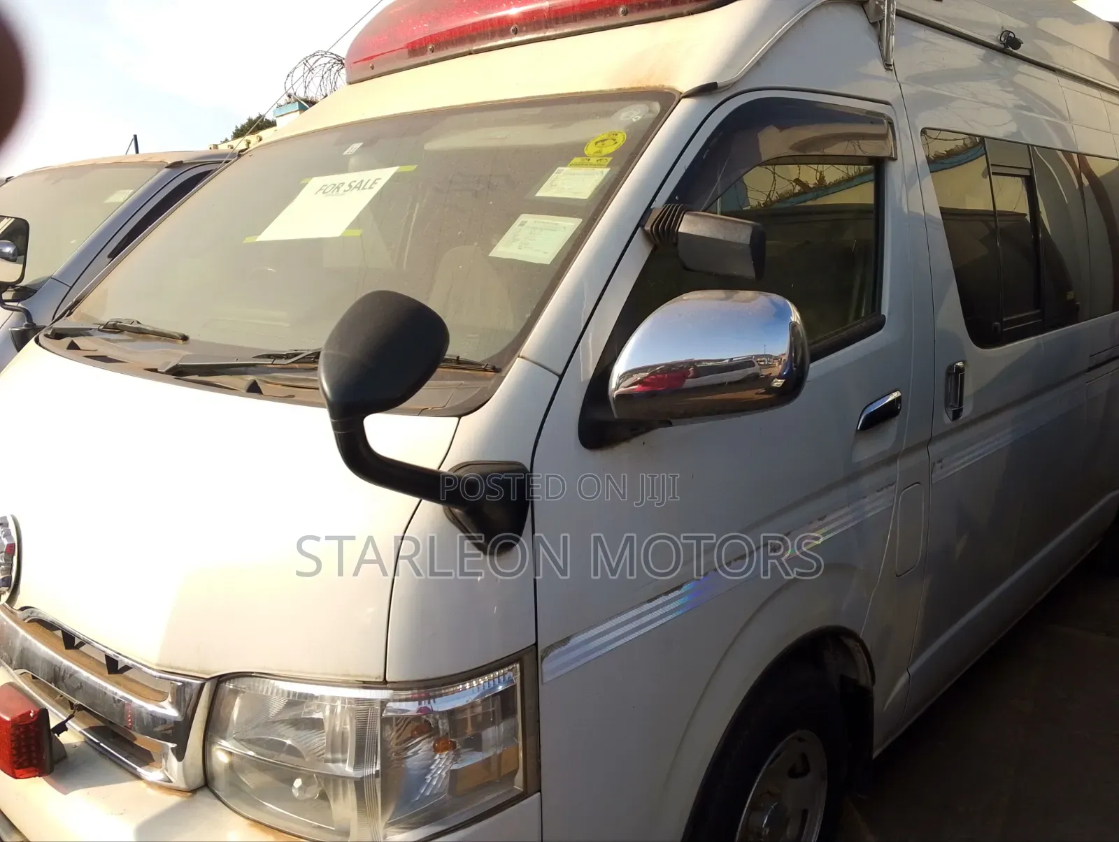Toyota HiAce 2013 White