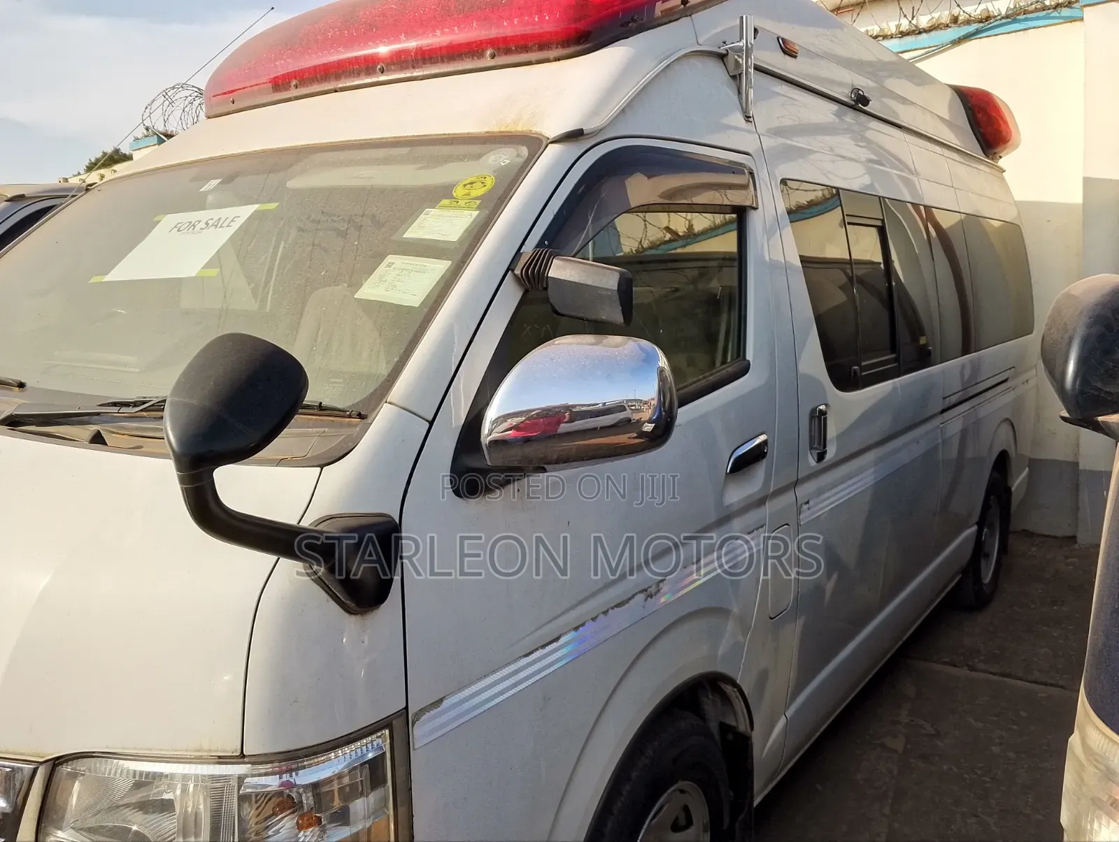 Toyota HiAce 2013 White