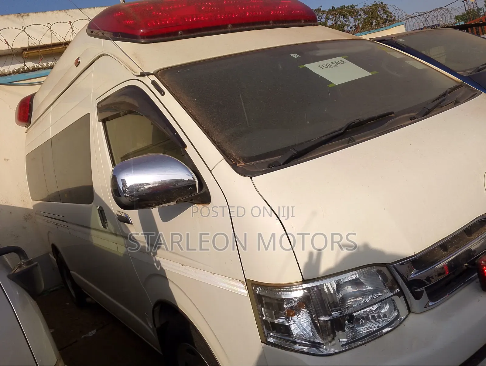 Toyota HiAce 2013 White