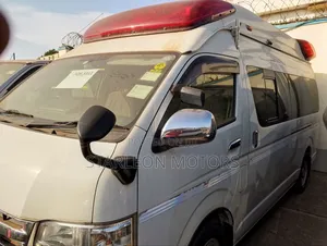 Toyota HiAce 2013 White