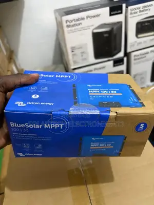 Original Victron Energy Bluesolar MPPT 100/30 Solar Controller