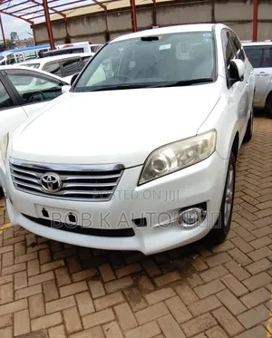 Toyota Vanguard 2012 White