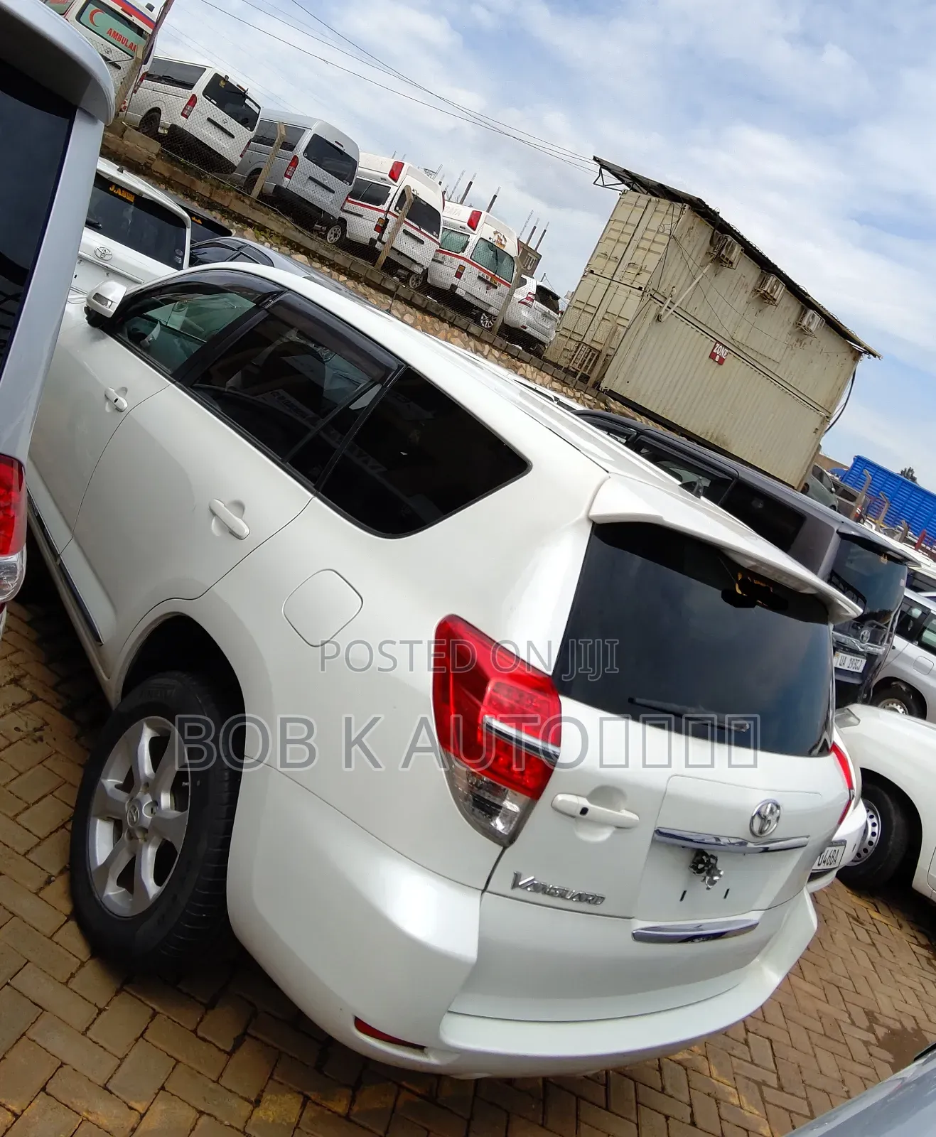Toyota Vanguard 2012 White