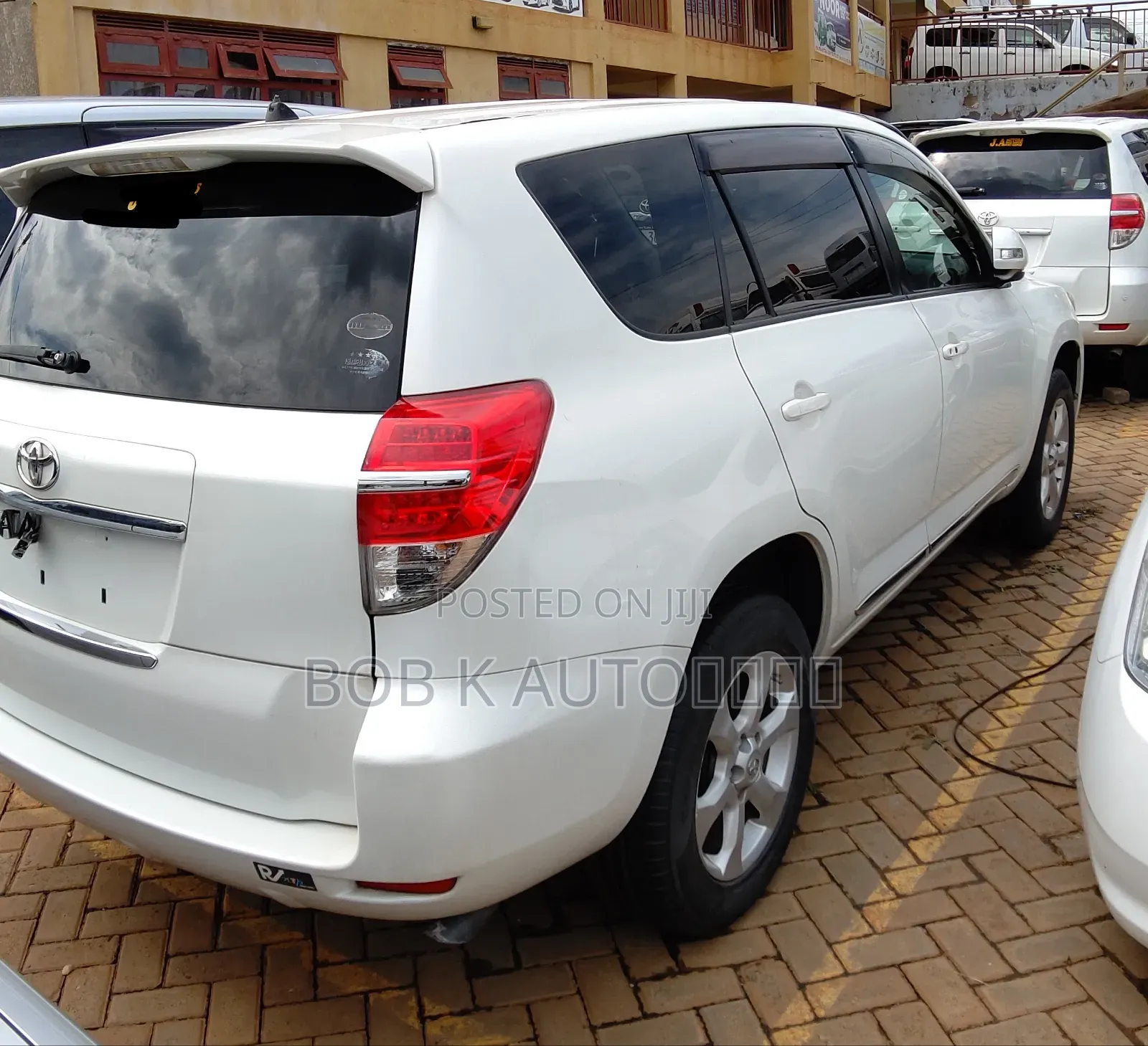 Toyota Vanguard 2012 White