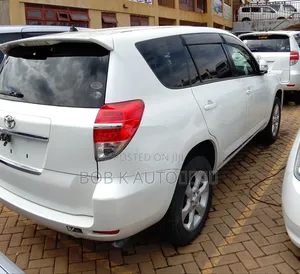 Toyota Vanguard 2012 White