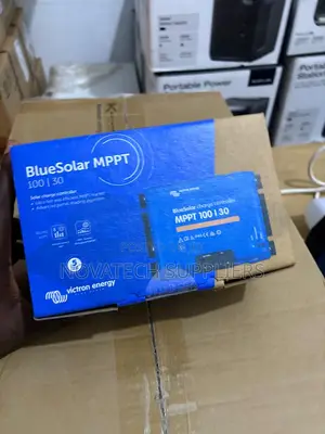 Original Victron Energy Bluesolar MPPT 100/30 Solar Controller