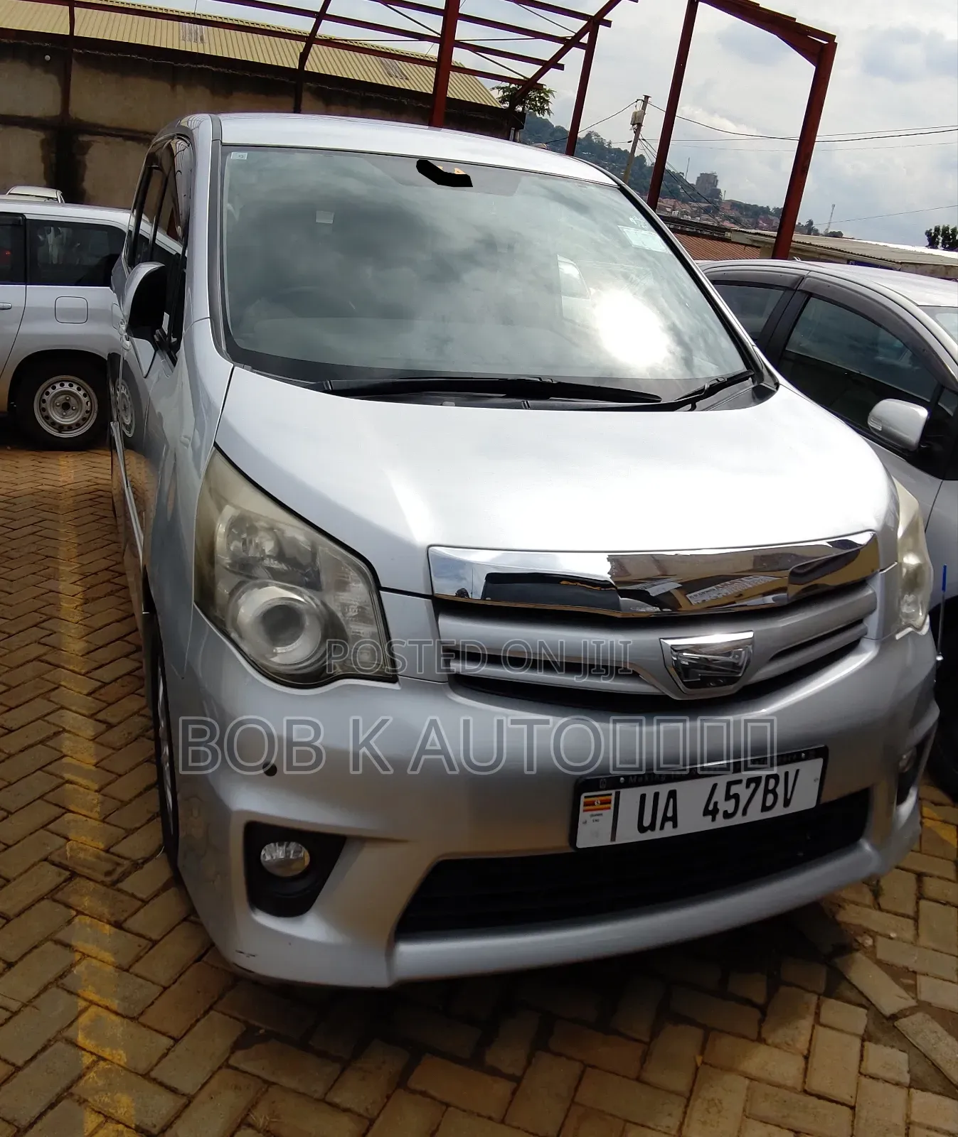 Toyota Noah 2012 Silver
