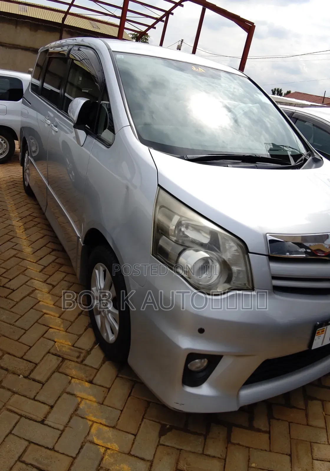 Toyota Noah 2012 Silver