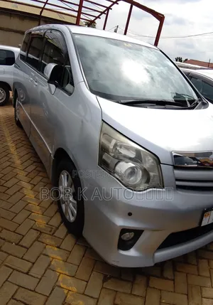 Toyota Noah 2012 Silver