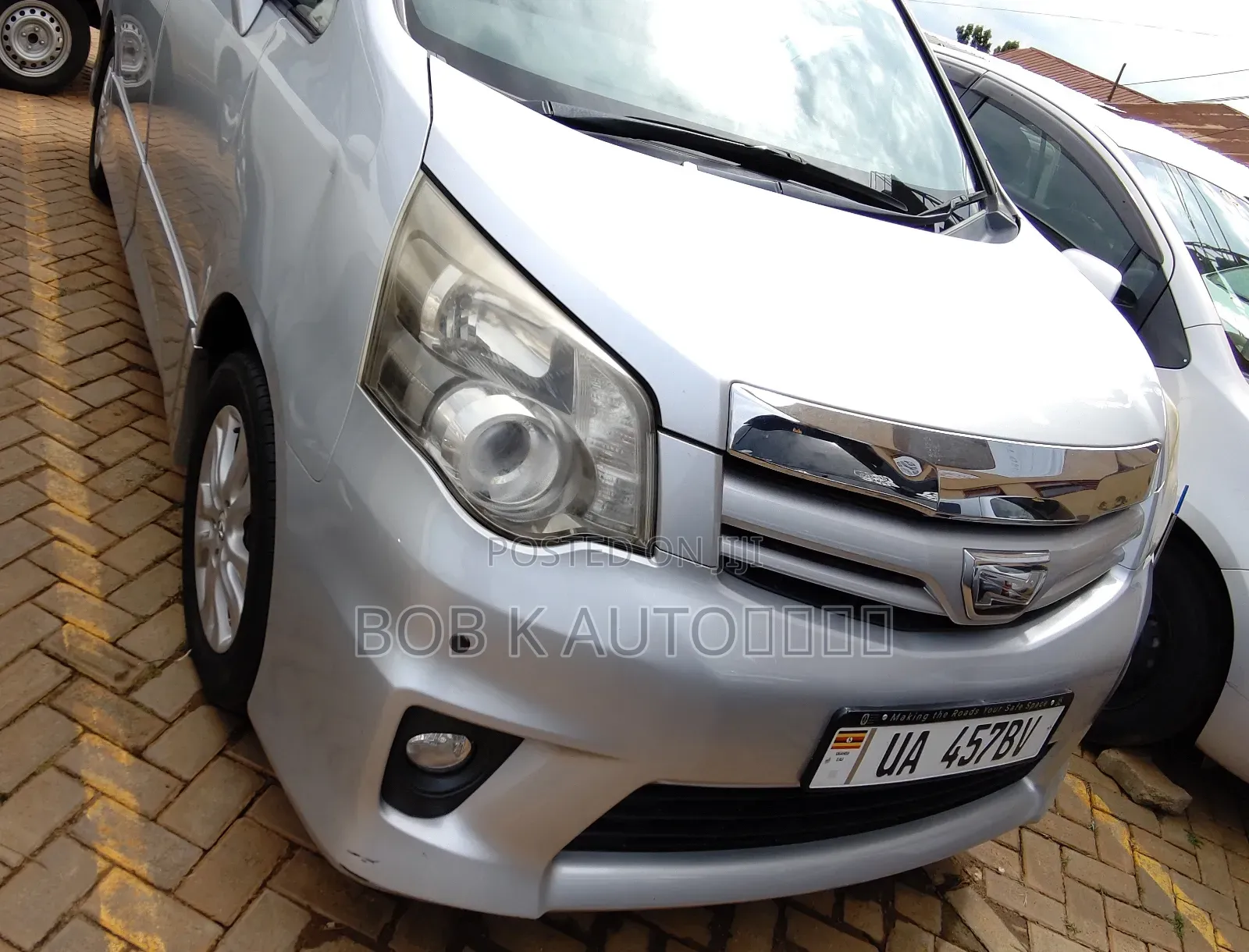 Toyota Noah 2012 Silver