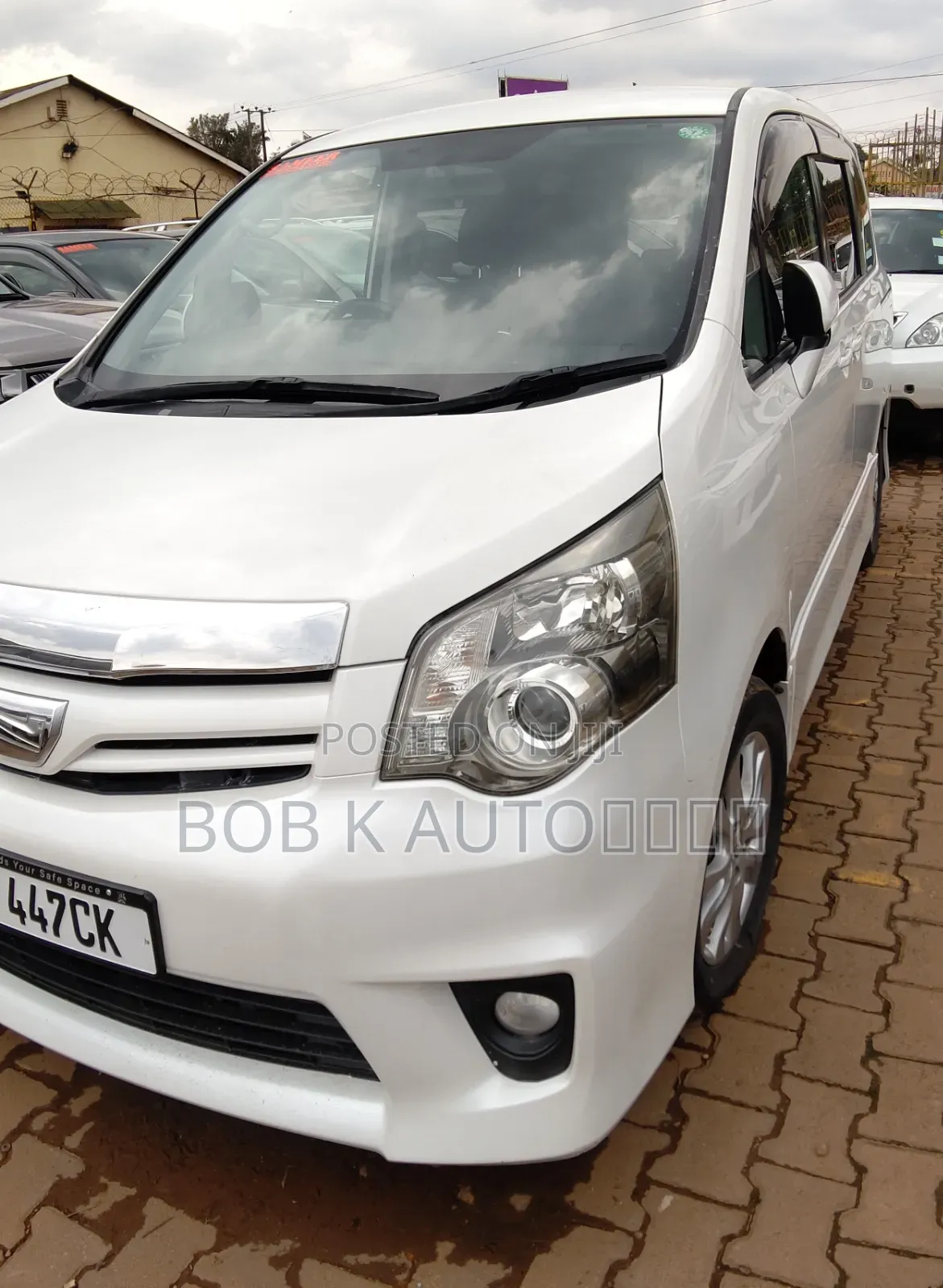 Toyota Noah 2012 White