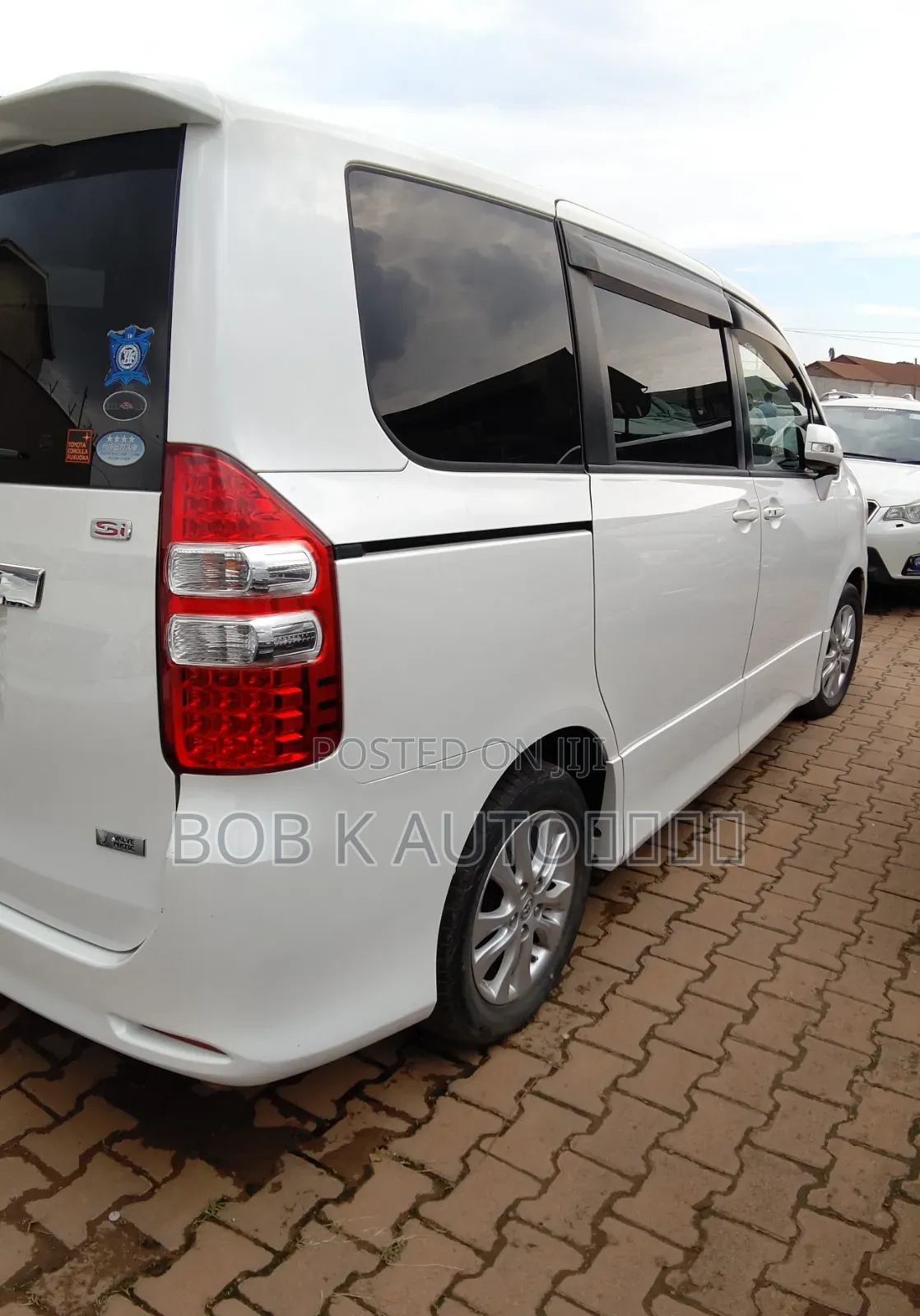 Toyota Noah 2012 White