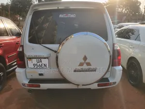 Mitsubishi Pajero 2006 White