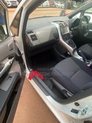 Toyota Auris 2011 White