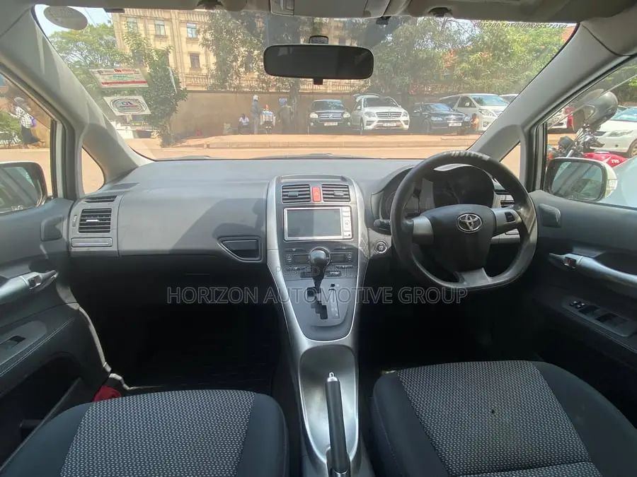 Toyota Auris 2011 White