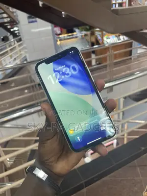 New Apple iPhone 11 64 GB Green