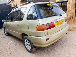 Toyota Ipsum 2001 Gold