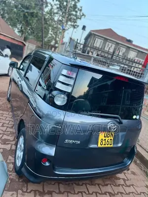 Toyota Sienta 1.5 FWD 2008