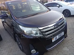 Toyota Noah 2.0 AWD (8 Seater) 2014 Maroon